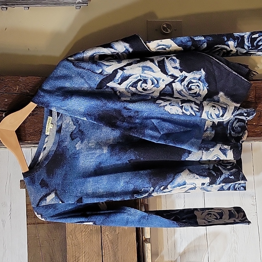 Pashma long sleeve top with matching scarf size m blue with flower pattern